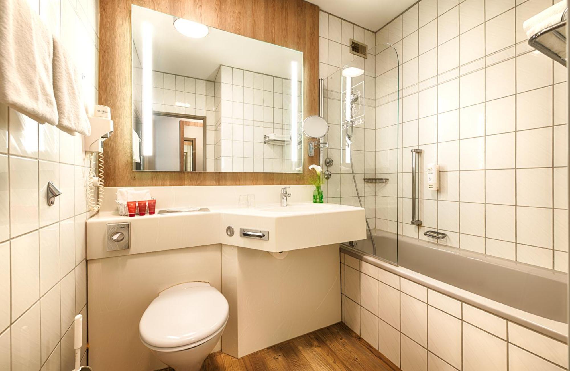 Leonardo Center 4*